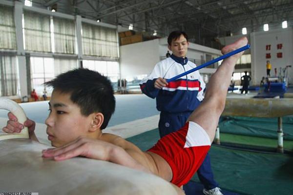 用肢体语言再现亚运盛况：如何模仿亚运体育项目(图1)